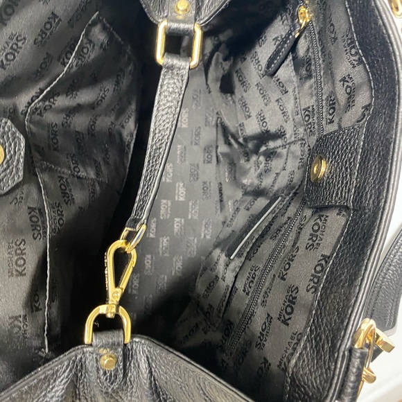 Michael Kors black pebble textured bag with gold accents. NWOT - Picture 4 of 10